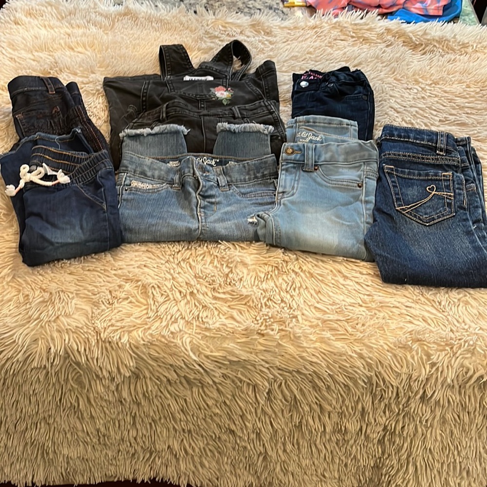 Little girl’s lot of jeans and jeggings